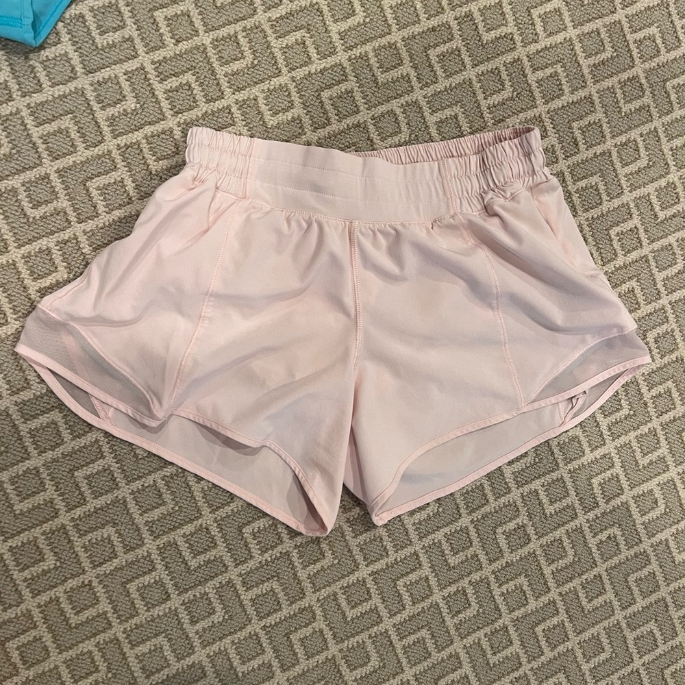Lululemon hotty hot short, low rise, size 6, 4 inch, strawberry milkshake